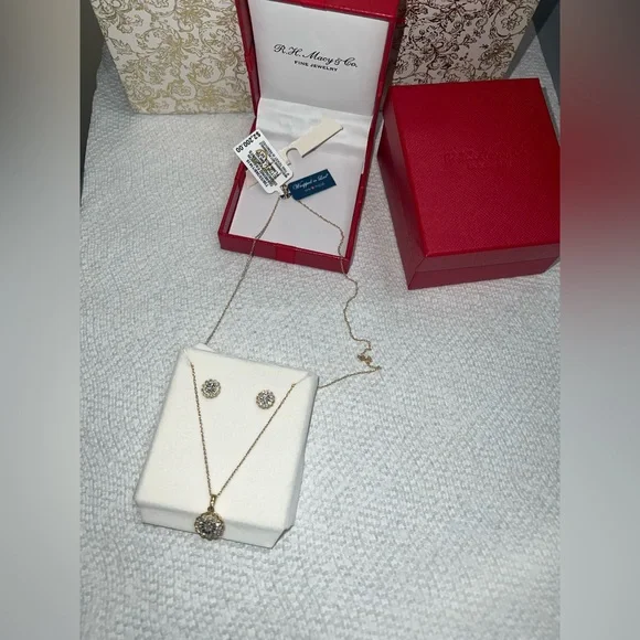 MACY’S 2-PC 1CT DIAMOND SET CLUSTER PENDANT NECKLACE & STUDS - Picture 6 of 17